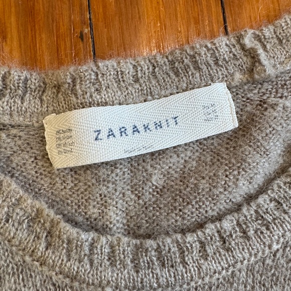 Zaraknit, Lightweight, Tan Sweater - Picture 3 of 5